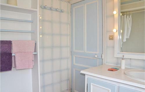 Beautiful Home In Mouterre-silly With Wifi And 3 Bedrooms
