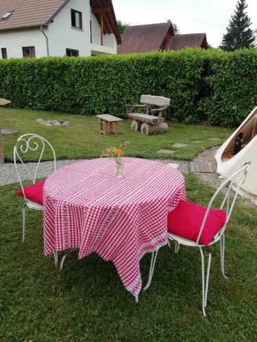 Tipi Dans Beau Jardin