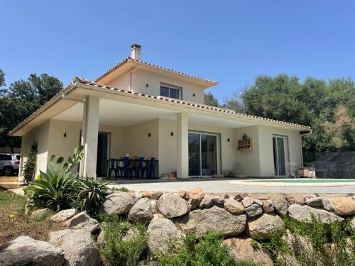 Villa 120 M� Avec Piscine