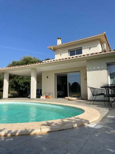 Villa 120 M� Avec Piscine
