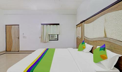 Treebo Trend Hotel Golden Bird