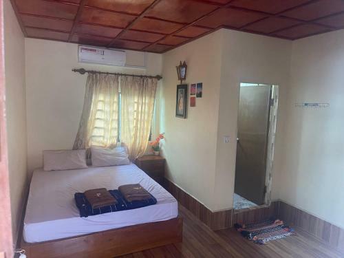 Hostal Blue Night Guesthouse