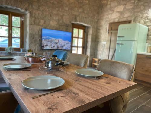 Kostela Stone House