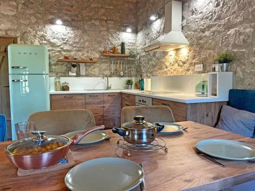 Kostela Stone House