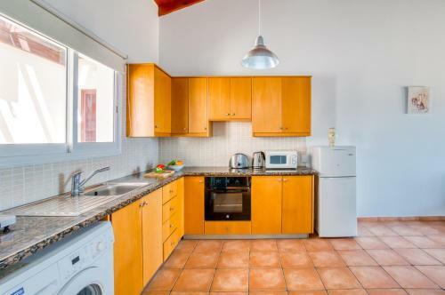 Kate's Latchi Beachfront Apartment 104 By Ezoria