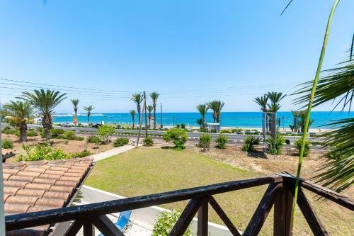 Kate's Latchi Beachfront Studio Apartment 105 By Ezoria