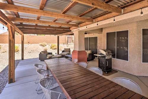 Bullhead City Oasis With Fire Pit And Mtn View!