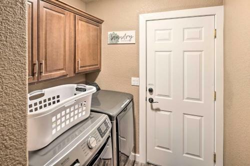 Bullhead City Oasis With Fire Pit And Mtn View!