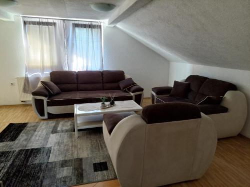 Apartment Em 2