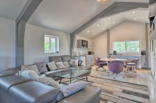 Unique Cornville Retreat With Game Room And Deck!