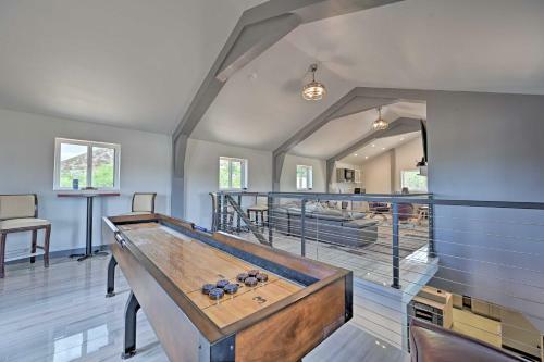 Unique Cornville Retreat With Game Room And Deck!