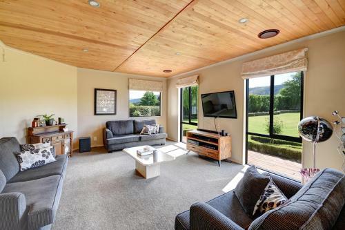 Tirohanga Retreat