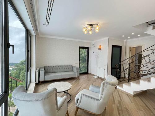 Hills Inn Villa