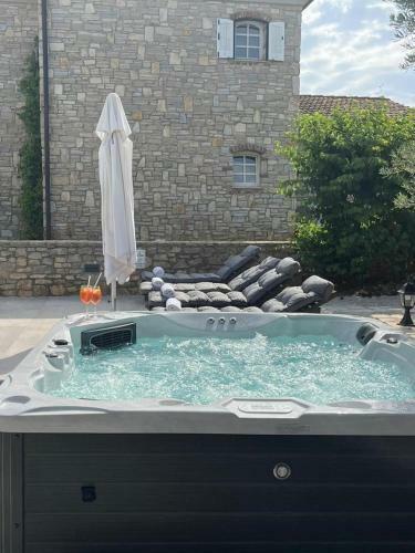 Villa Salvia With Private Pool And Jacuzzi