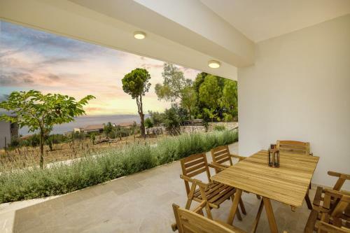 Villa Bay's Balcony Verga