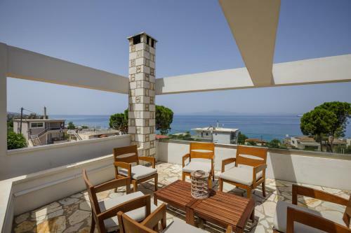 Villa Bay's Balcony Verga