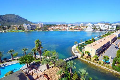 Villa Casa Blanca, Pool And Beach