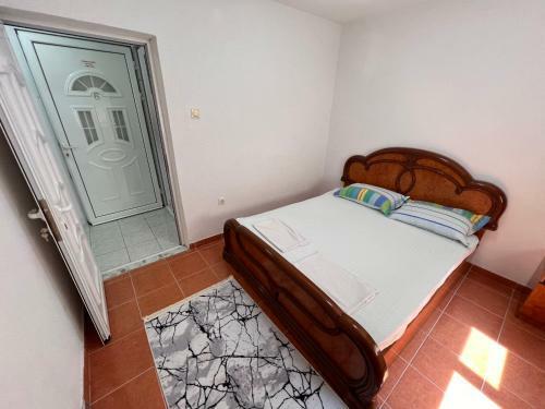 Brona Apartments