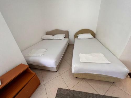 Brona Apartments