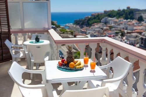 Castello Apartments