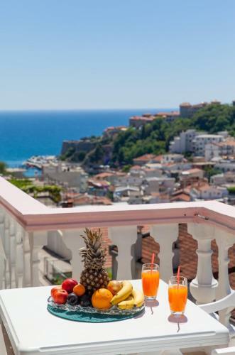 Castello Apartments