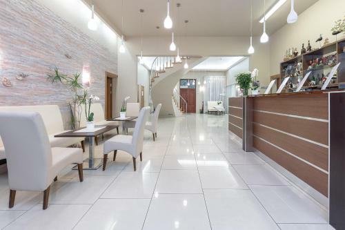 Hostal Valensija Studio Apartment Hotel