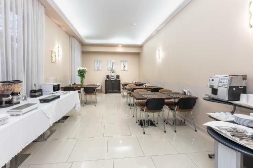 Hostal Valensija Studio Apartment Hotel