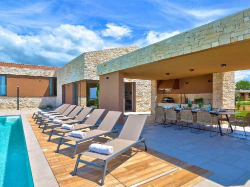 Enticing Holiday Home In Brtonigla With Jacuzzi