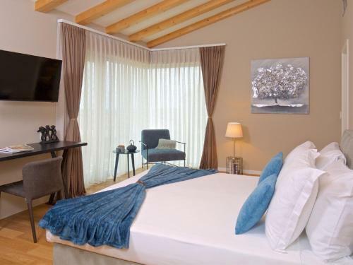 Enticing Holiday Home In Brtonigla With Jacuzzi