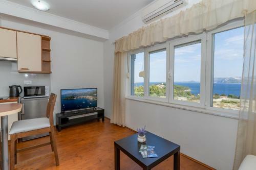 Apartment With Stunning View!