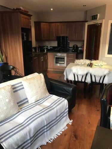 Centre Of Dingle Town - Luxury Holiday Apartment