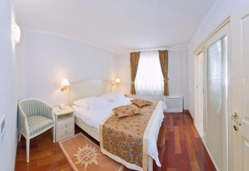 Hostal Apartments And Rooms Beachfront Luxury Condos