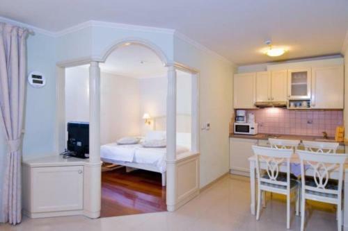 Hostal Apartments And Rooms Beachfront Luxury Condos