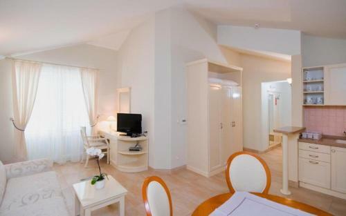 Hostal Apartments And Rooms Beachfront Luxury Condos