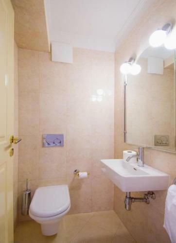 Hostal Apartments And Rooms Beachfront Luxury Condos