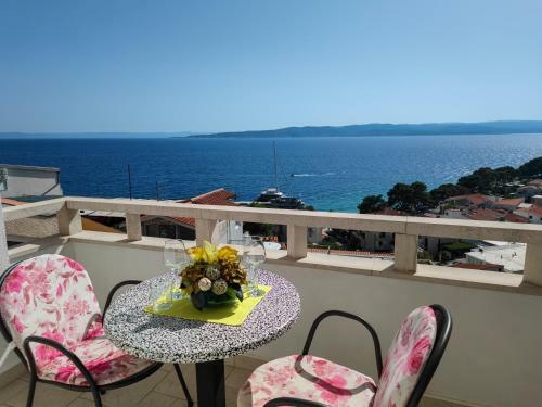 Apartment With Sea View And Free Parking