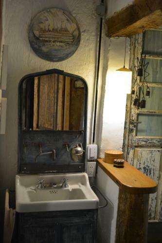 Apartamento Ocre Y Madera