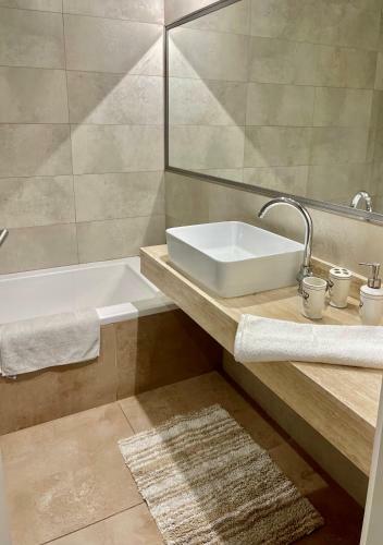 Apartamento Departamento 3 Ambientes Con Cochera