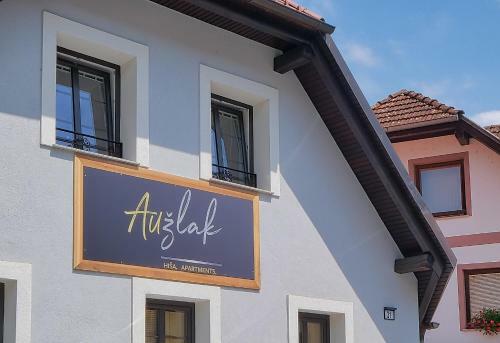 Au?lak Hi?a, Apartments.