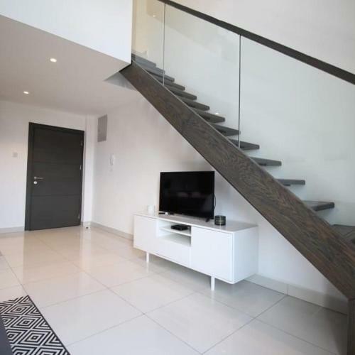 Ebs Legends Edmund One Bedroom Duplex