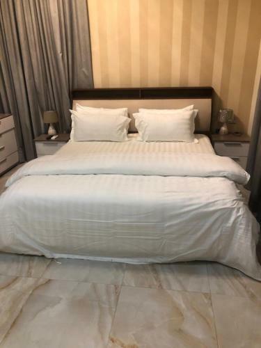 Ebs Legends Edmund One Bedroom Duplex