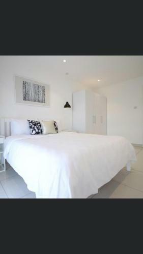 Ebs Legends Edmund One Bedroom Duplex