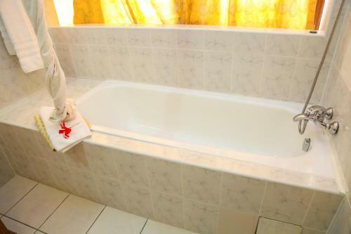 Coconut Grove Regency Hotel