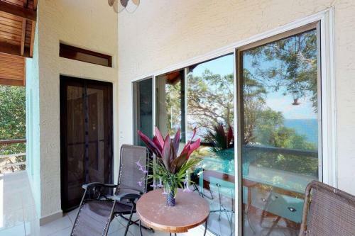 Hummingbird Hill @turtle Crossing, West Bay