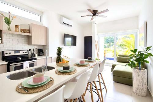 Bright & Airy 2br Condo Minutes From Jaco Beach