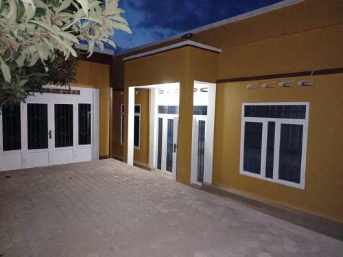 Hostal Fully Furnished Home, 7-private Bedrooms & Shared Sitting Room With Kitchen.