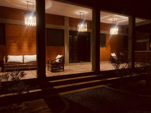 Hostal La Maison Bleue Lom�