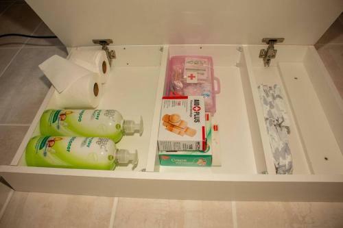 Charms And Bows Studio Apartment -near Ort Airport