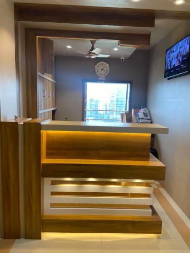 Hotel Bkc Crown - Near Us Embassy