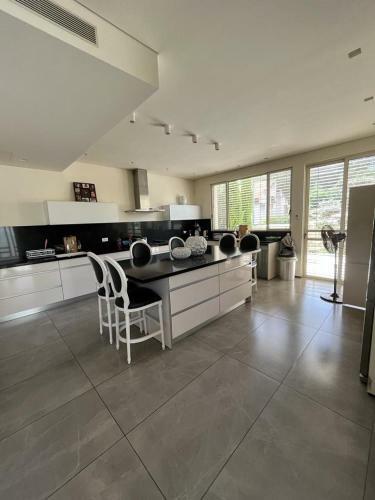 Luxury Villa In Raanana